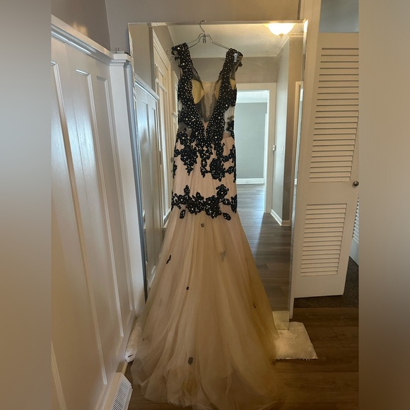 Nude and black gown mesh low cut front prom dress - Picture 6 of 15